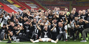 Beşiktaş'ın Şampiyon Olduğu An!  Sergen Yalçın Gözyaşlarını Tutamadı