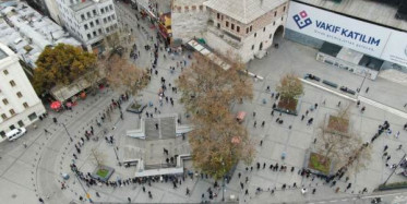 Metrelerce Yılbaşı Kuyruğu Kamerada