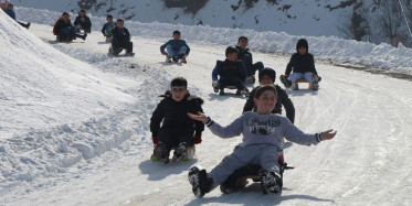 Bingöl'de Karın Tadını Çocuklar ve Babaları Çıkardı