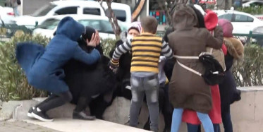 Birbirilerine Tutunarak Ayakta Durabildiler