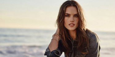 Brezilyalı Manken Alessandra Ambrosio Amerika'nın Bağımsızlık Günü İçin Soyundu