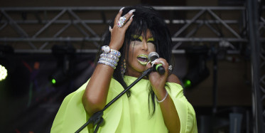 Bülent Ersoy'un İstediği Çantalar Türkiye'de Olmayınca, Arkadaşı Devreye Girdi!