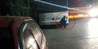Bursa'da Bekçilerden Kaçtı, Ruhsatsız Silahını Başına Dayadı!
