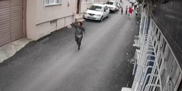 Bursa'da Kız Çocuğunu Taciz Eden Şahıs Tekme Tokat Dövüldü