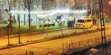 Bursa'da Koronavirüse Rağmen Sokak Düğünü