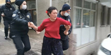 Bursa'da Yine Aynı Kadın Olay Çıkarmaya Devam Ediyor