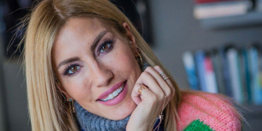 Çağla Şıkel Canlı Yayında Yoga Yaptı