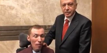 Cumhurbaşkanı Erdoğan DMD Hastasıyla Videosunu Paylaştı	