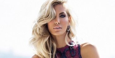 Çağla Şıkel Podyumda Büyük Tehlike Atlattı