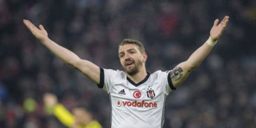 Hakem Mete Kalkavan'a Hakaret Eden Caner Erkin Beraat Etti!