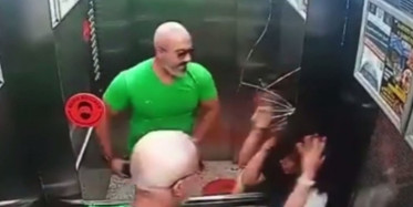 Cani Babanın Evladına Attığı Tokat Aynayı Çatlattı