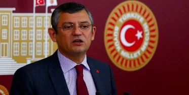 Canlı yayında kaos: Özgür Özel, Deniz Zeyrek’e sert çıktı! “Bir koparsanıza bana kıyamet…”