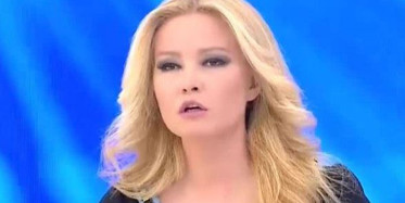 Canlı Yayında Karısının Sevgilisiyle Mesajlaştı!