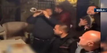 CHP'li Belediyenin Alkollü Şarkılı 18 Mart Etkinliği