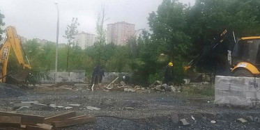 CHP’li Beylikdüzü Belediyesi Boyları 7-8 Metreyi Bulan 160 Ağacı Söktü!