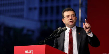 CHP'li İBB Başkanı kendisine soru sormak isteyen bir kadını önce susturdu sonra da kızdı