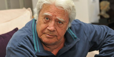 Cüneyt Arkın Çocukları ve Kendi Gençliği İle Olan Kolaj Bir Video Paylaştı