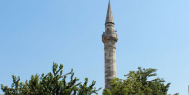 Defineciler Tarihi Camiyi Talan Etti