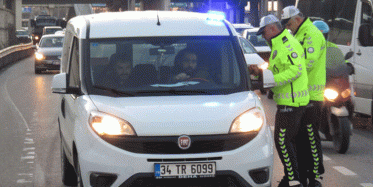 İstanbul'da Emniyet Şeridi Ve Çakar Kontrolleri