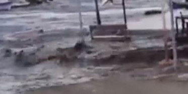 İzmir Depreminin Ardından Denizin Taştığı Anlar Kameralara Yansıdı