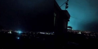 Depremden hemen önce görüldü: Gökyüzünü aydınlatan gizemli ışık kamerada göründü