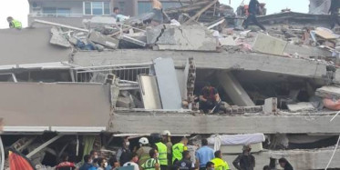 Deprem Sırasında Söke'deki Taşların Kopma Anı Tehlike Saçtı!