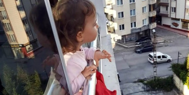 2,5 Yaşındaki Minikten Sokağa Çıkanlara Tepki