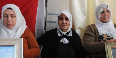 HDP Önünde Diyarbakır Anneleri ile Partililer Arasında Gerginlik Çıktı