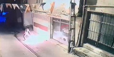 Diyarbakır'da AK Parti binasına Molotof Atıldı!