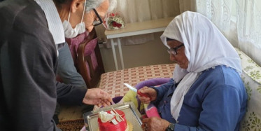 106 Yaşındaki Şehit Annesinin İlk Defa Doğum Günü Kutlandı
