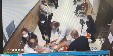 Doktorun Hayat Mücadelesi! Sedyenin  Üzerine Çıkıp Kalp Masajı Yaptı