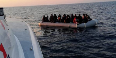 Yunanistan'ın Düzensiz Göçmenleri İttiği Görüntülendi