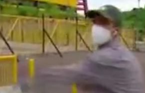 Muhabir Canlı Yayın Sırasında Soyuldu