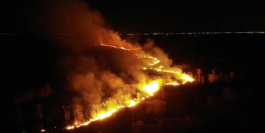 Eber Gölü'ndeki Yangında 1 Milyon Dolarlık Kamışlar Yok Oldu!