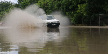 Edirne'de Şiddetli Yağış! Yağmur Sonrası Yollar Sel Oldu