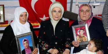 Emine Erdoğan'dan Diayrbakır Annelerine Ziyaret