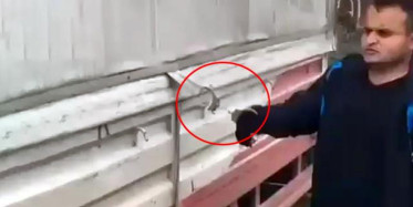 Engelli Gence Eşek Şakası! Hiç Utanmamışlar!