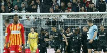 N'Koudou Dans Şov! Beşiktaş'ta Taraftar Mutlu