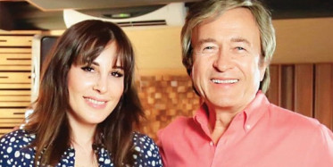 Erol Evgin ile Funda Arar'dan Moral Şarkısı: Deli Divane