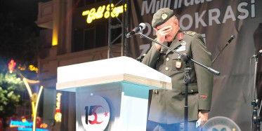 Erzincan'daki 15 Temmuz programında duygu dolu anlar! 3. Ordu Kurmay Başkanı Davut Ala, o geceyi hatırlayınca gözyaşlarına hakim olamadı!