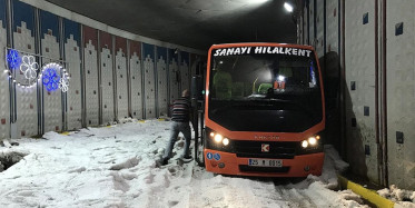 Erzurum’da Caddeler Sokaklar Dolu Yağışıyla Beyaza Büründü