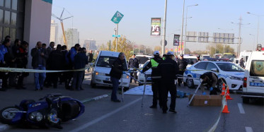 Erzurum'da Minibüsün Çarptığı Eşinin Elini Tutarak Yanından Ayrılmayan Nuri Dede Herkesi Ağlattı!