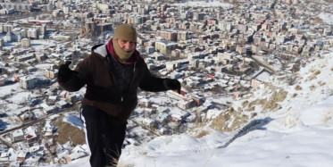 Erzurum'daki yaşlı adam sosyal medyada gündem oldu: Dağa 10 dakikada tırmanıyor