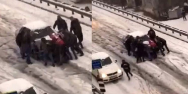 Esenyurt'ta Mahalleli Kayan Arabayı Durdurmak İçin Seferber Oldu