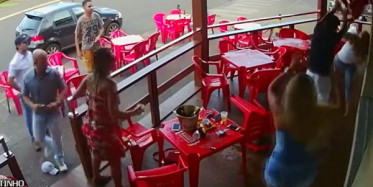 Eşini Metresiyle Basınca...