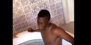 Lyon’lu Diop Buz Dolu Suya Girdi.. Zor Anlar Yaşadı.. İşte O Eğlenceli Görüntüler!