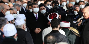 Fahrettin Koca, Cenazedeki Sosyal Mesafesiz Görüntü İçin Özür Diledi