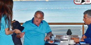 Faik Öztürk’ün Tavlada Yenilince Tansiyonu Çıktı