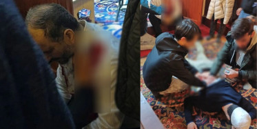 Fatih Camii'nde skandal olay: Slogan atan bir kişi imama bıçakla saldırdı