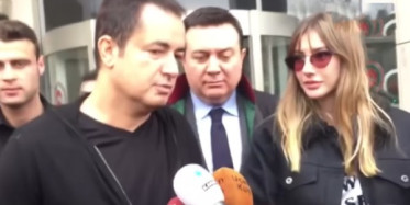 Acun Boşanma Açıklaması Yaparken Arkadan Duyulan Ses Olay Oldu